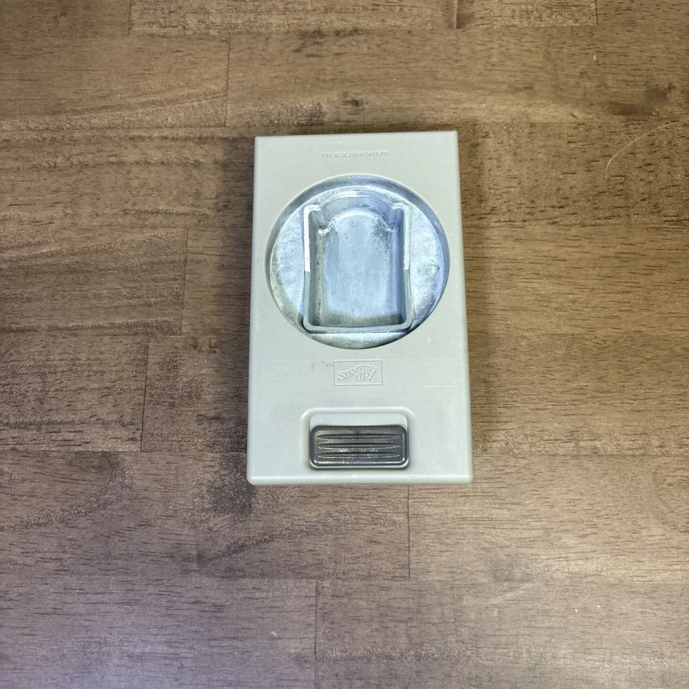 Stampin' Up! Note Tag Paper Punch Locking Flat
